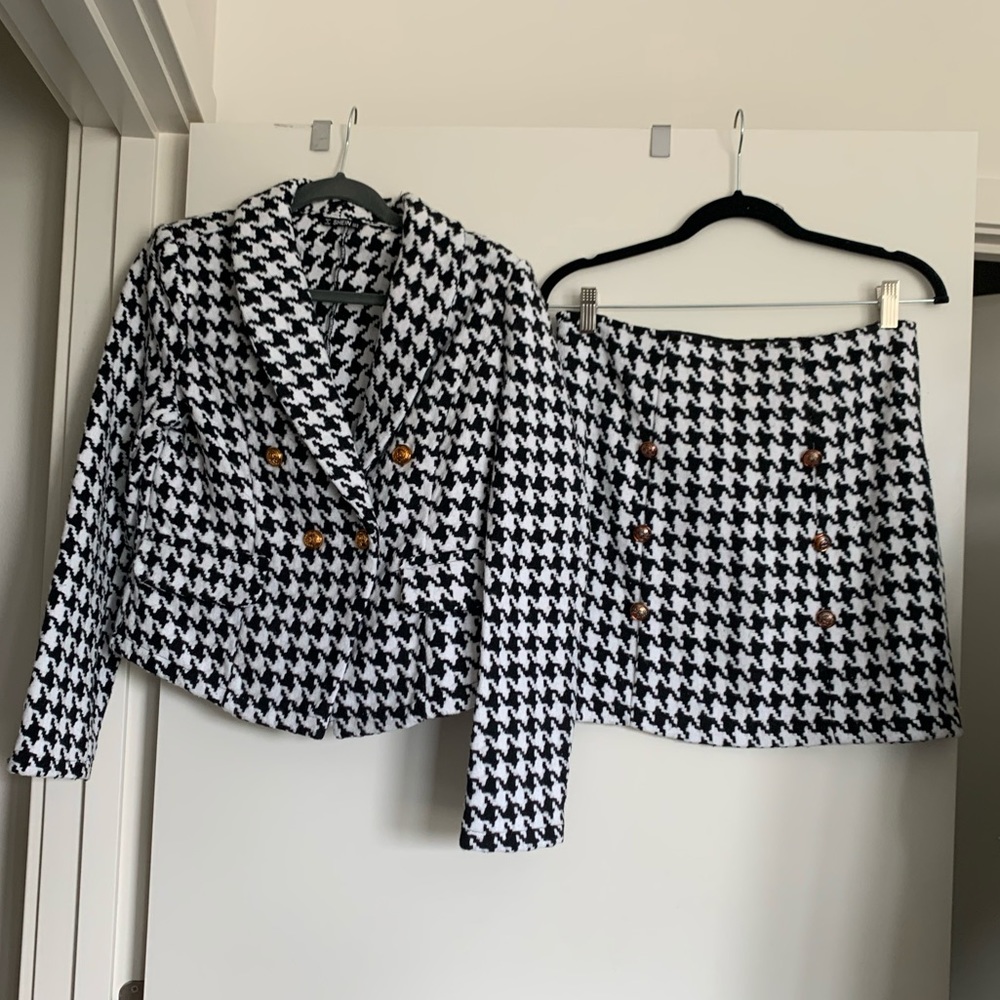 Stylish Black and White Houndstooth Women's Suit Set